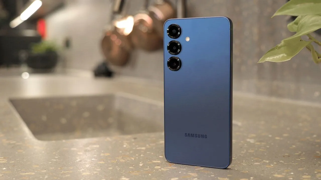Серия Galaxy S25: обновление ПО (март 2025, Индия)