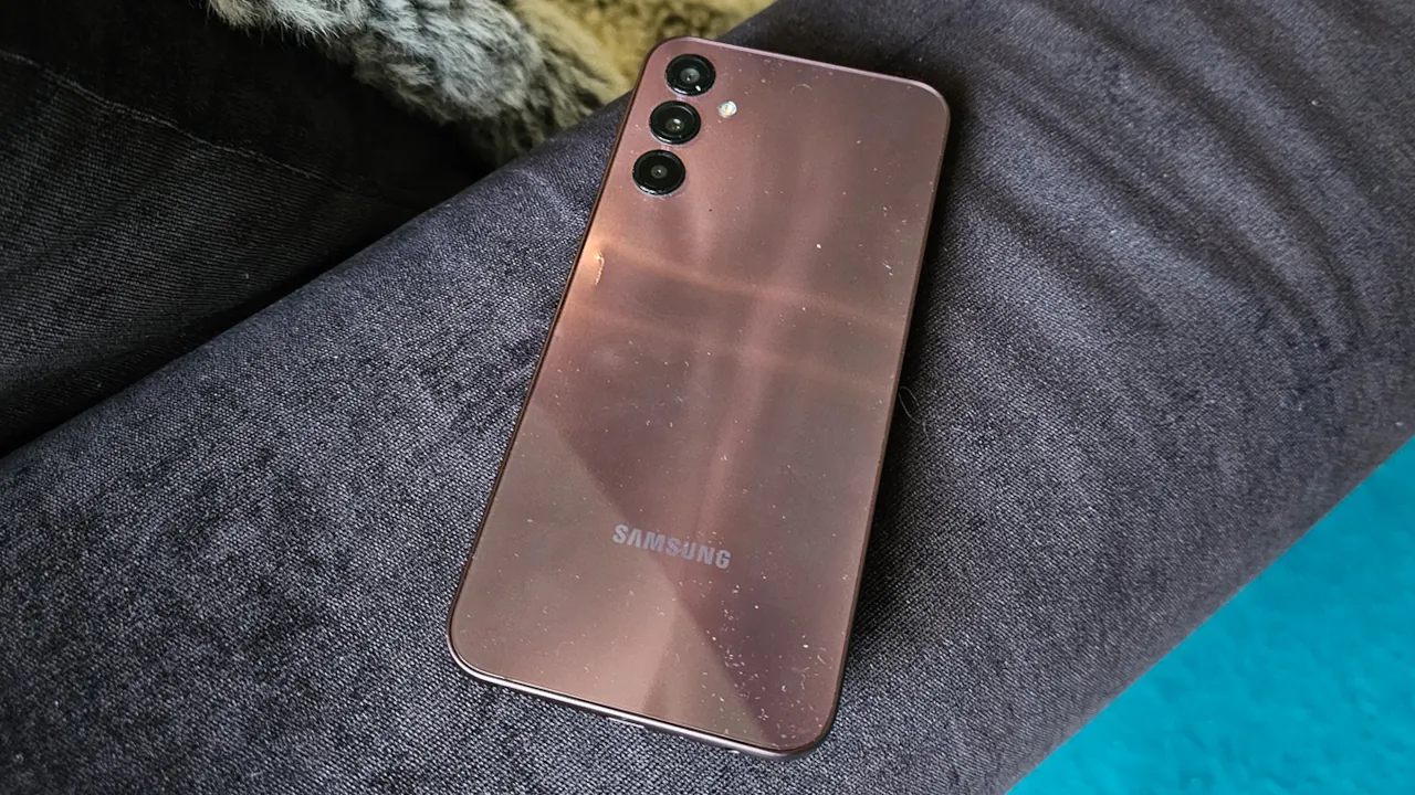 Samsung Galaxy A24: обновление ПО (One UI 7, Android 15)