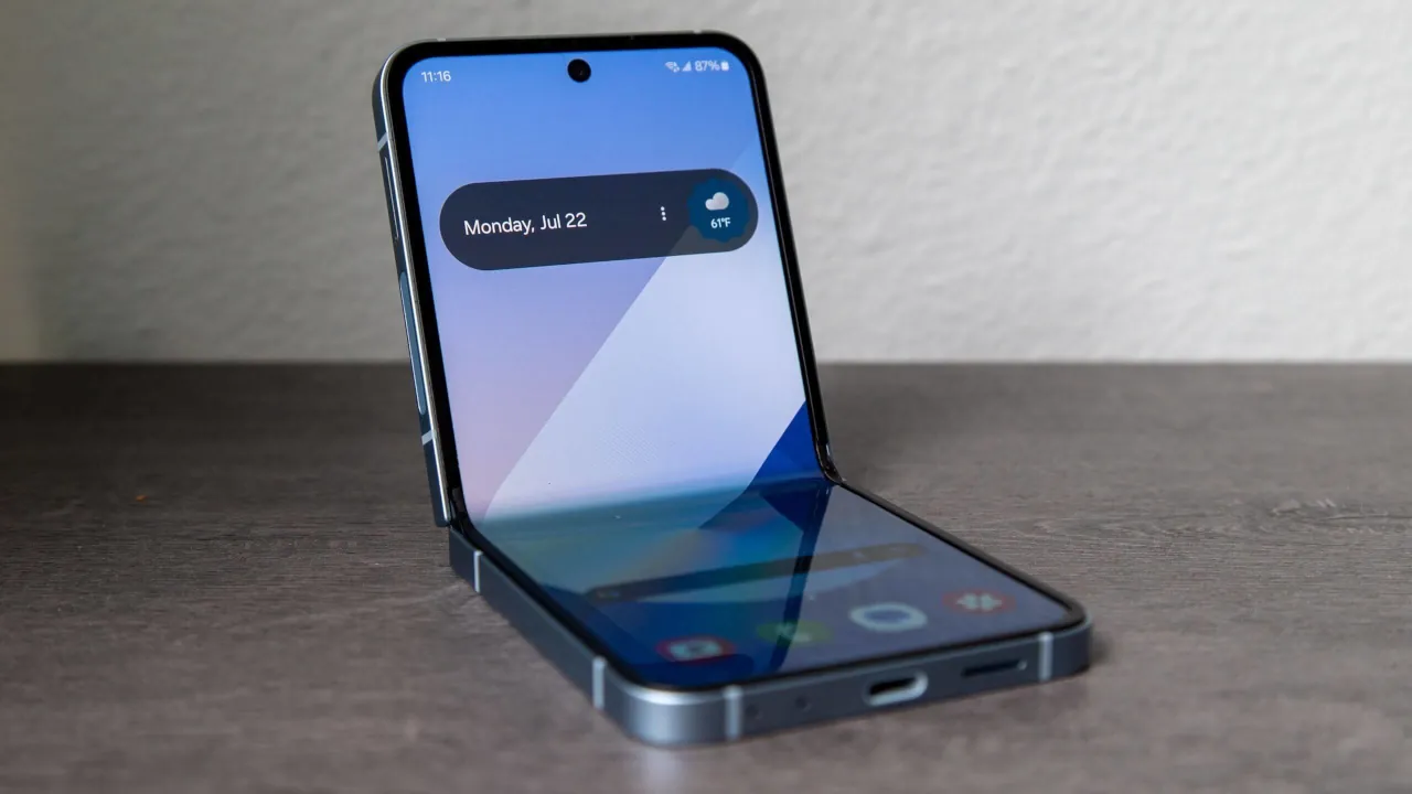 Samsung Galaxy Z Flip 7 FE: доступный складной смартфон