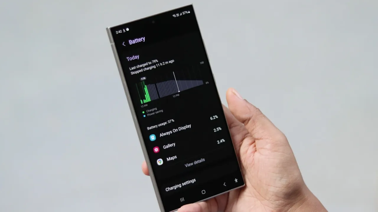 Samsung исправила быструю разрядку в One UI 7 с июньским патчем