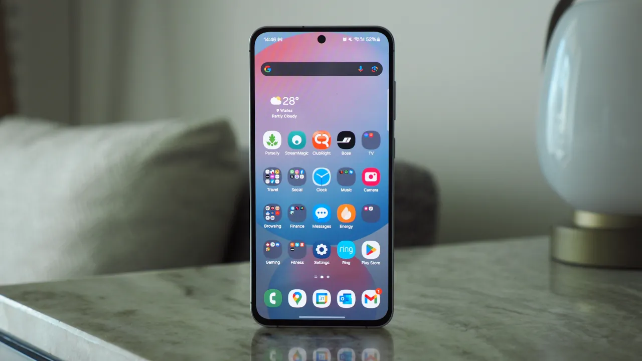 Samsung Galaxy S25 FE получит гибкий OLED-дисплей