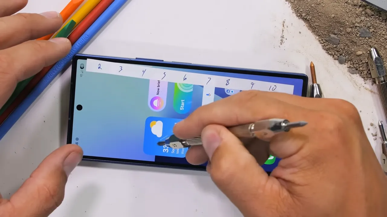 Samsung Galaxy Z Fold 7 устойчивость к царапинам